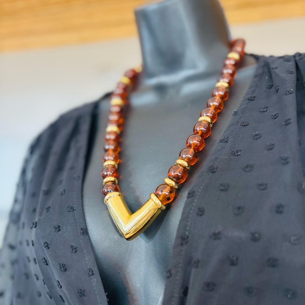 NAPIER AMBER TONED LUCITE BEADS NECKLACE WITH GOLD ACCENT -MODERNIST